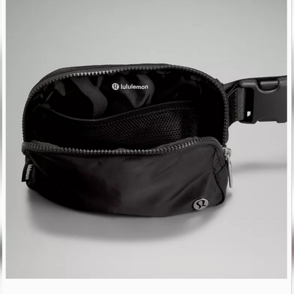 Lululemon Athletica Everywhere  Belt Bag 1L Black/White Strap - Picture 5 of 10